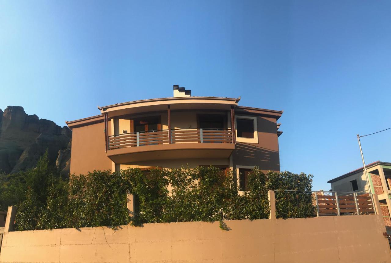 Villa Under Meteora Kalambaka Bagian luar foto
